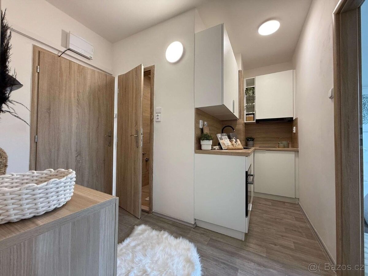 Prodej byt - Hodonín, 695 01