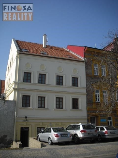 Pronájem byt 2+kk - Revoluční, Chomutov, 90 m²