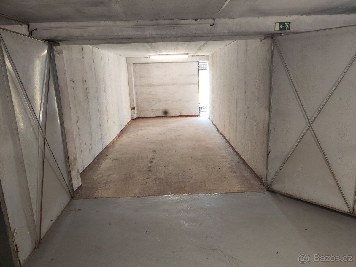 Garáže, Praha, 158 00