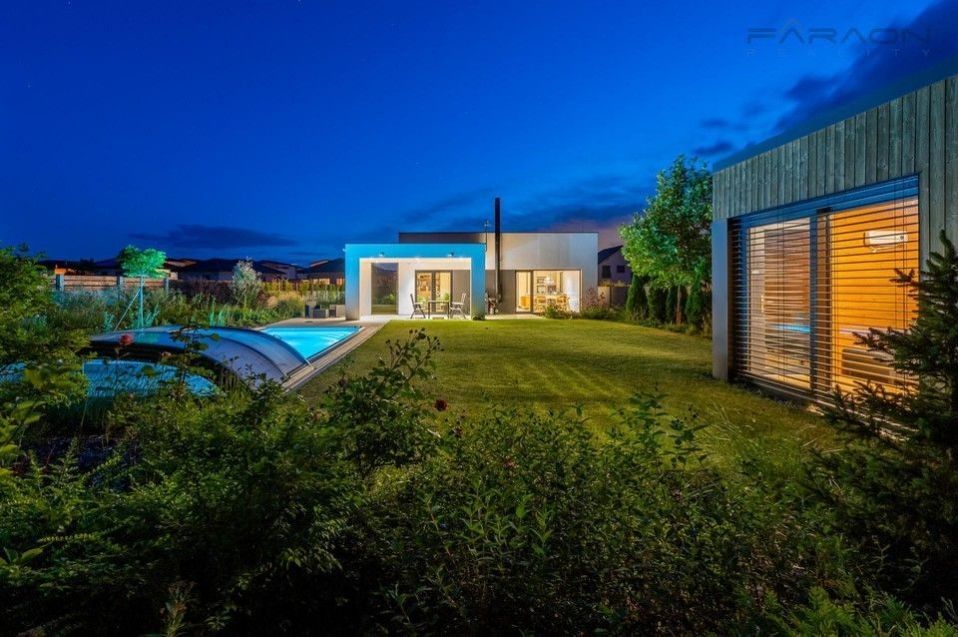 Rodinné domy, Bezová, Mukařov, 132 m²