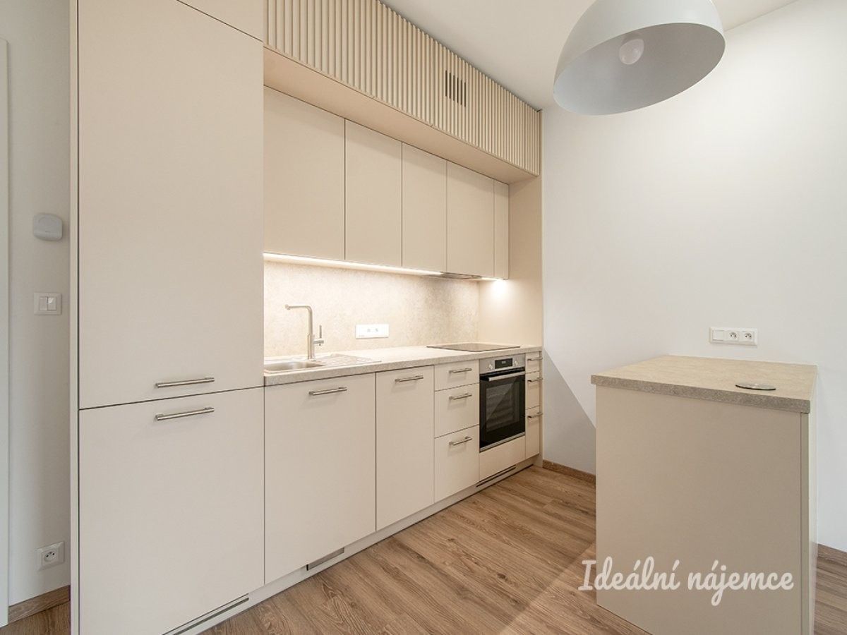 Pronájem byt 2+kk - Počernická, Praha, 51 m²