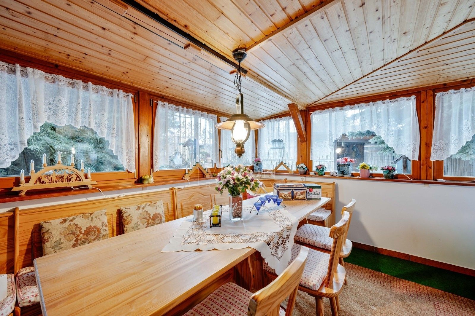 Prodej rodinný dům - Husovy sady, Černovice, 400 m²