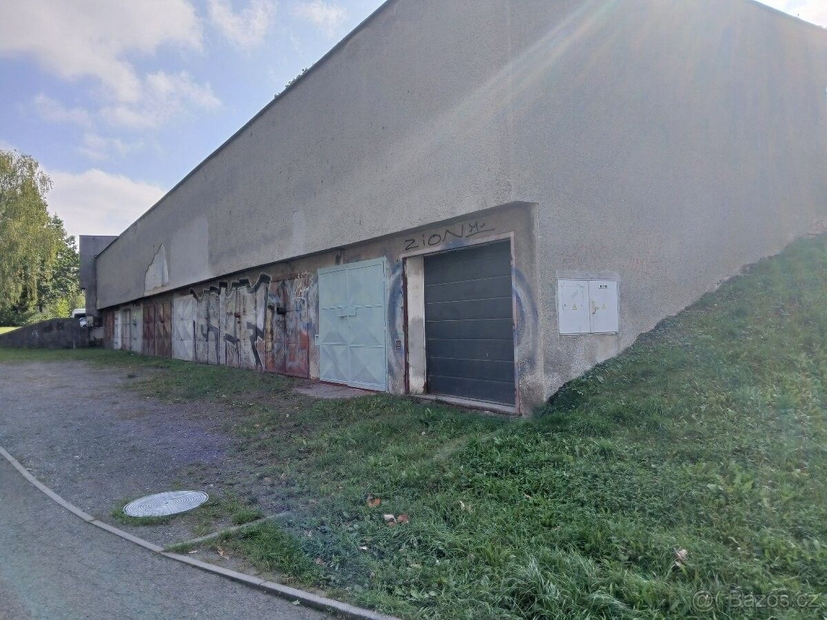 Garáže, Ostrava, 708 00