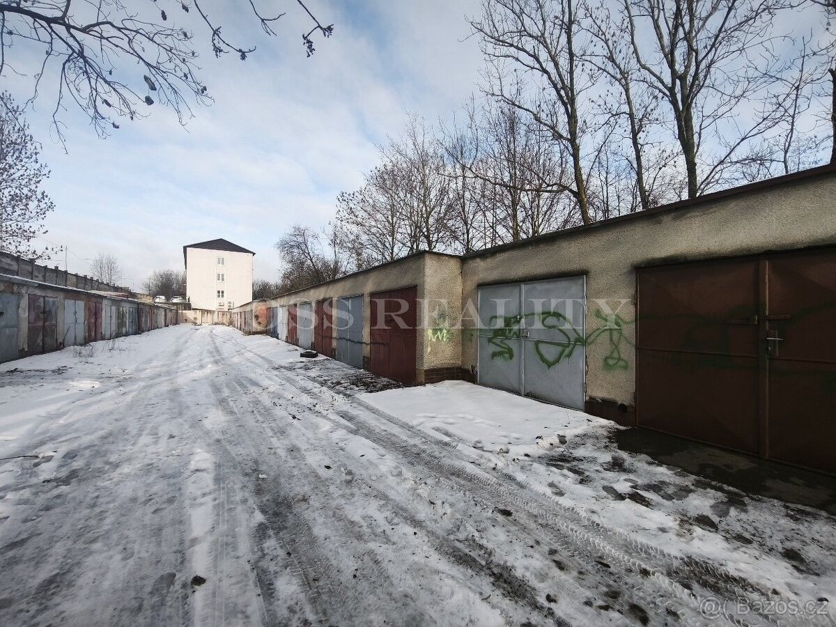 Garáže, Plzeň, 326 00
