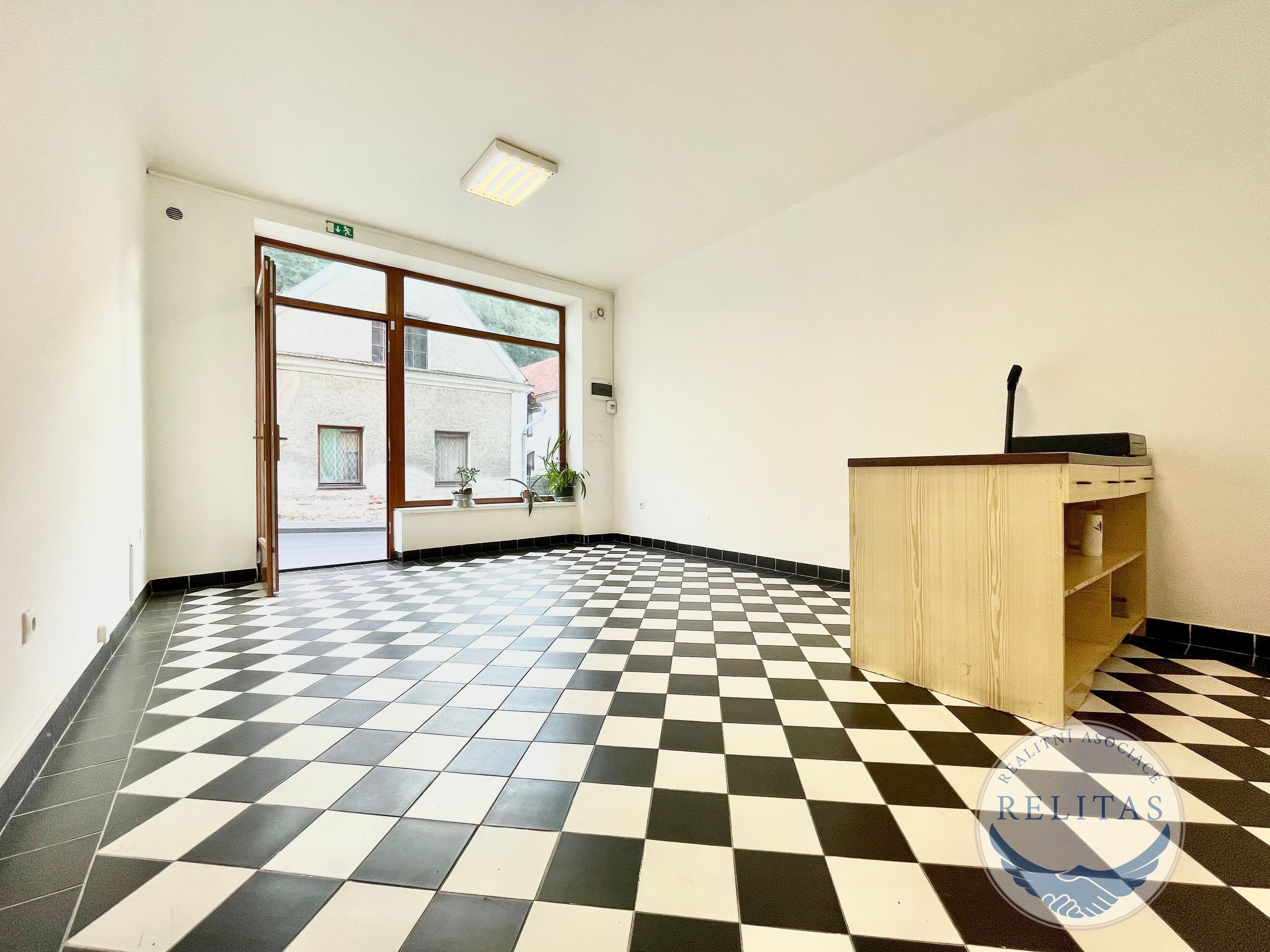 Pronájem obchodní prostory - Hlavní, Štěchovice, 35 m²