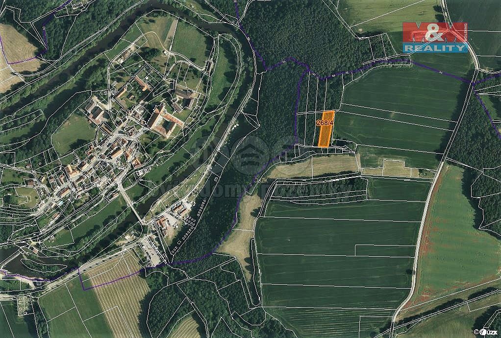 Les, 2 465 m²