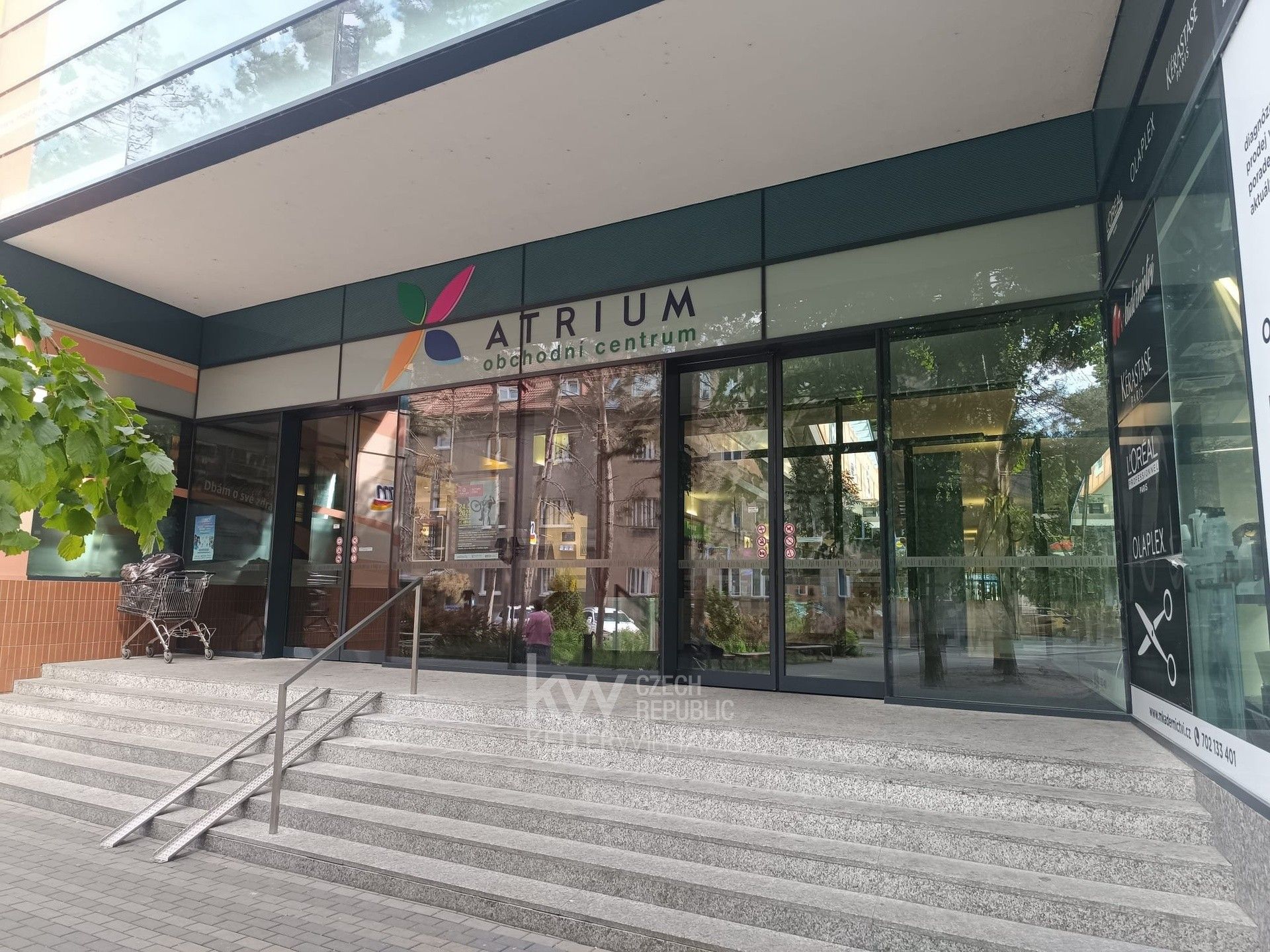 Obchodní prostory, Dukelská třída, Hradec Králové, 55 m²