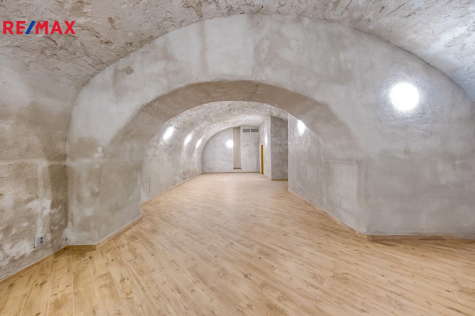 Pronájem komerční - Malostranské náměstí, Praha, 210 m²