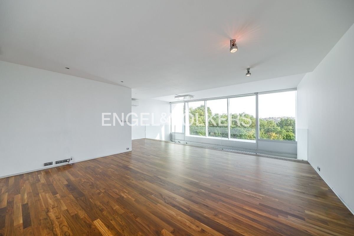 Byt · 297 m² · Na Hřebenkách 815, Praha Smíchov - 4