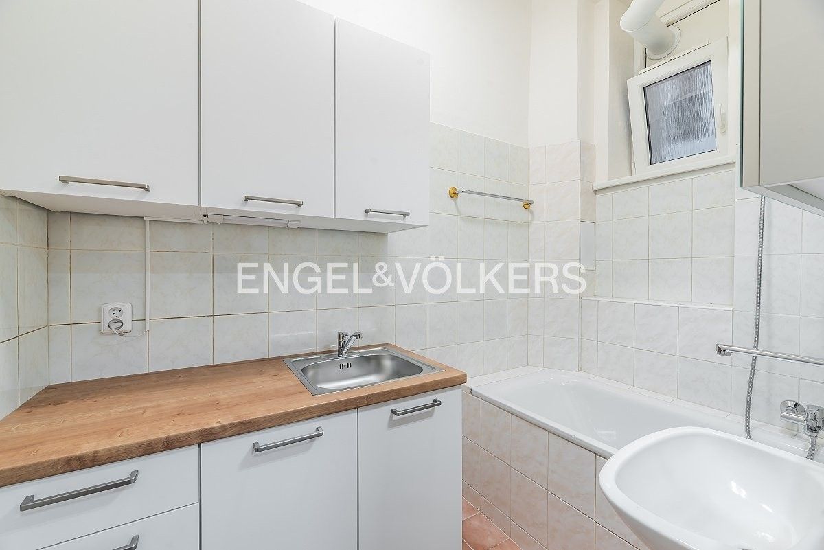 Pronájem byt 2+1 - Argentinská, Praha, 49 m²