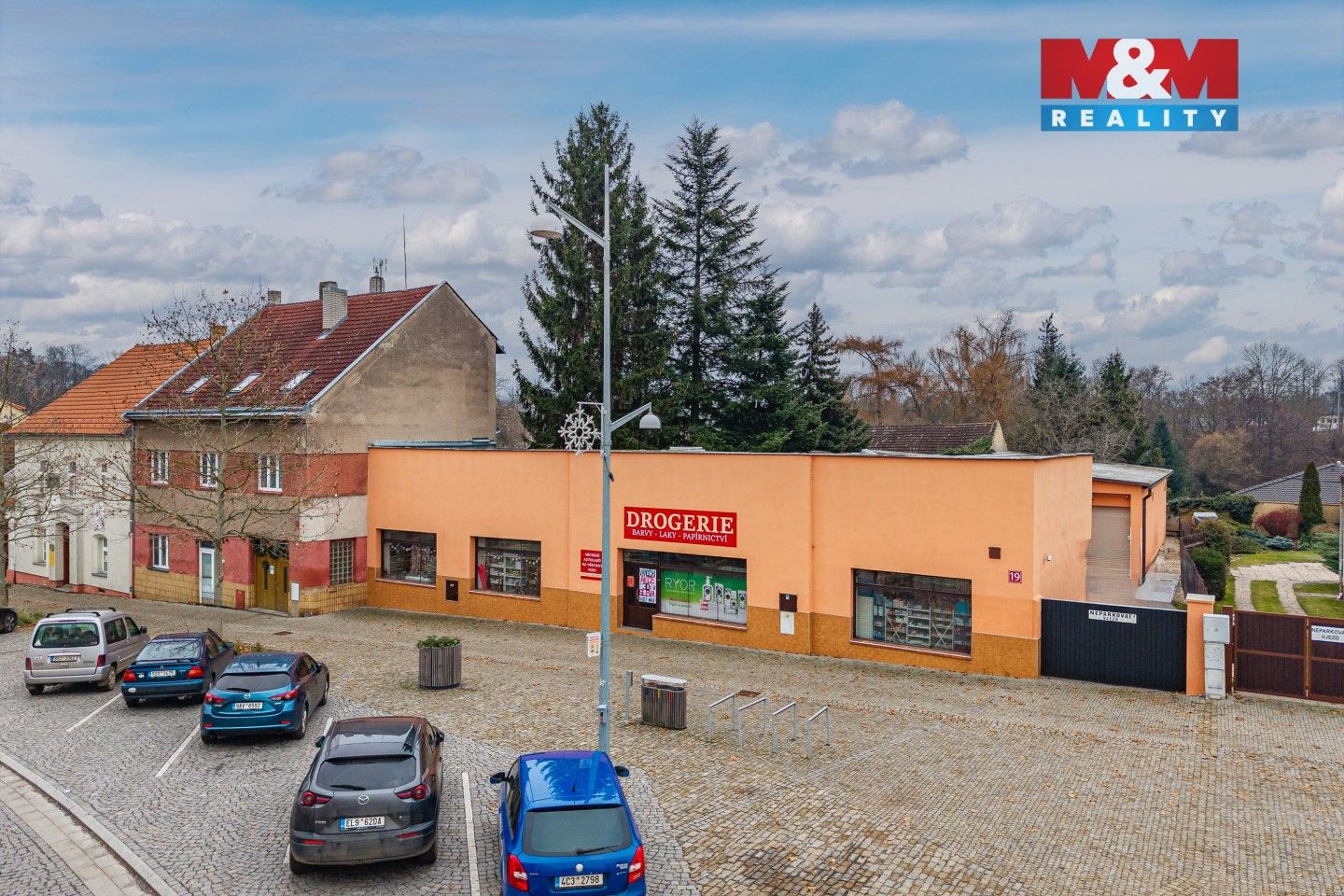 Obchodní prostory, 691 m²