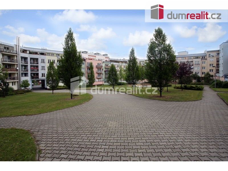 Garáž · 15 m² · V Zeleném údolí 1378, Praha Kunratice - 4