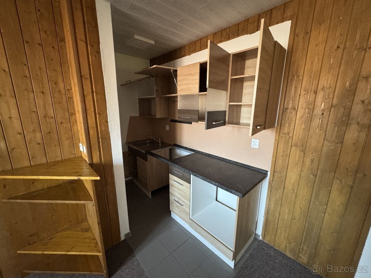 Pronájem byt - Velké Karlovice, 756 06