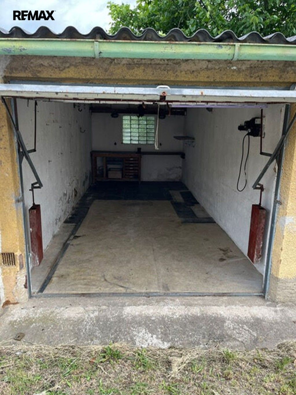 Garáže, Na Rybníčku, Plzeň Doubravka, 23 m² - 1