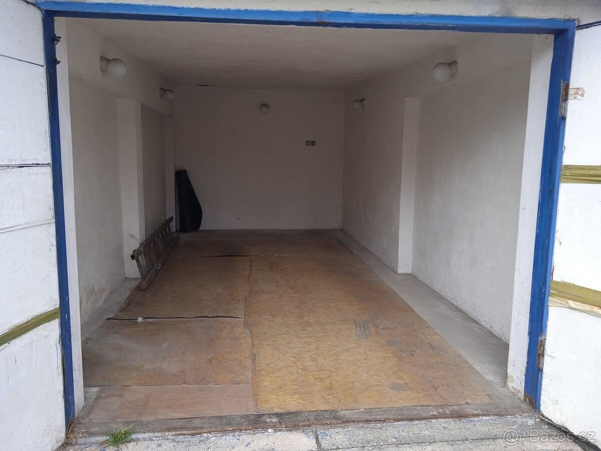 Garáže, Ostrava, 710 00