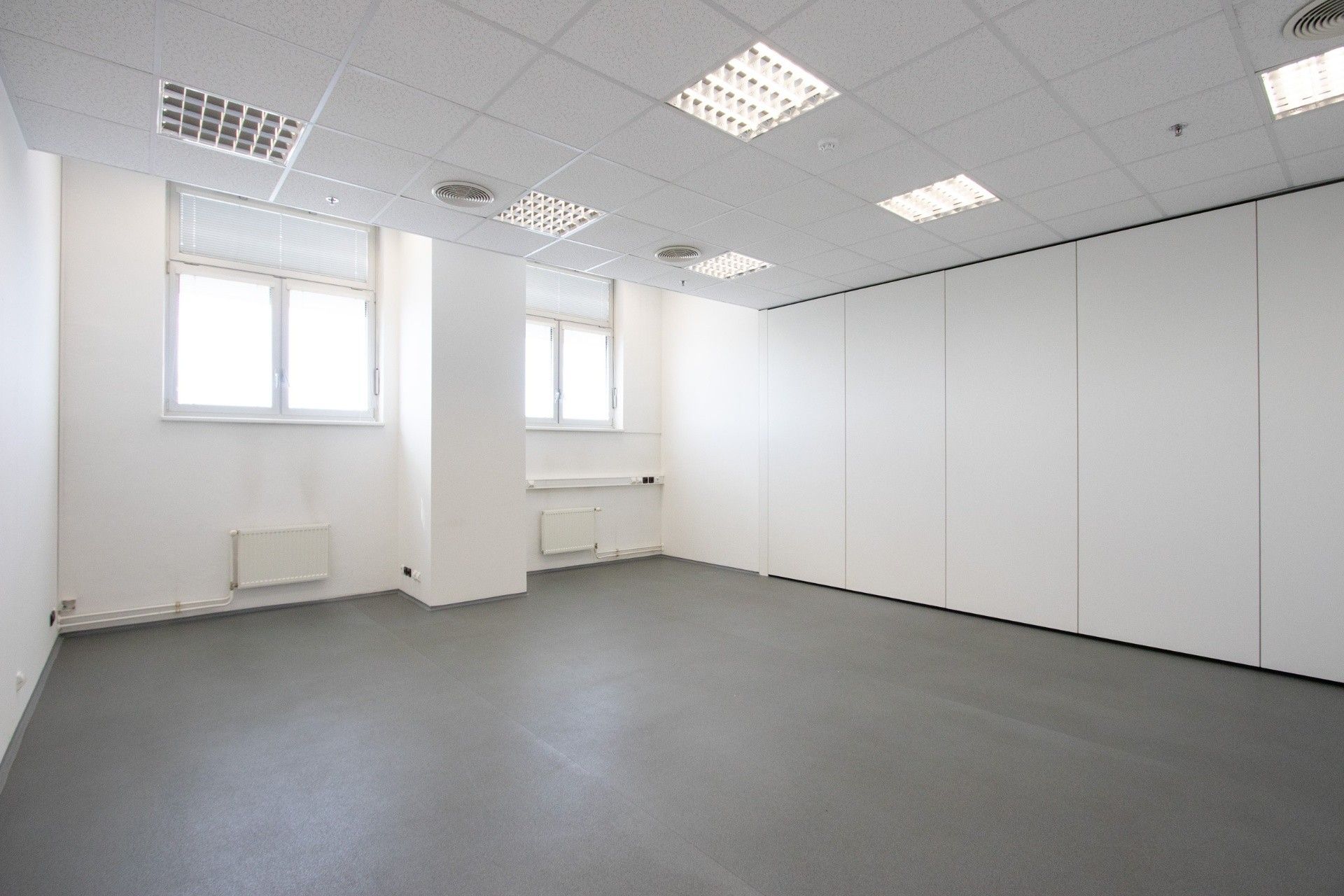 Pronájem kancelář - Ringhofferova, Praha, 38 m²