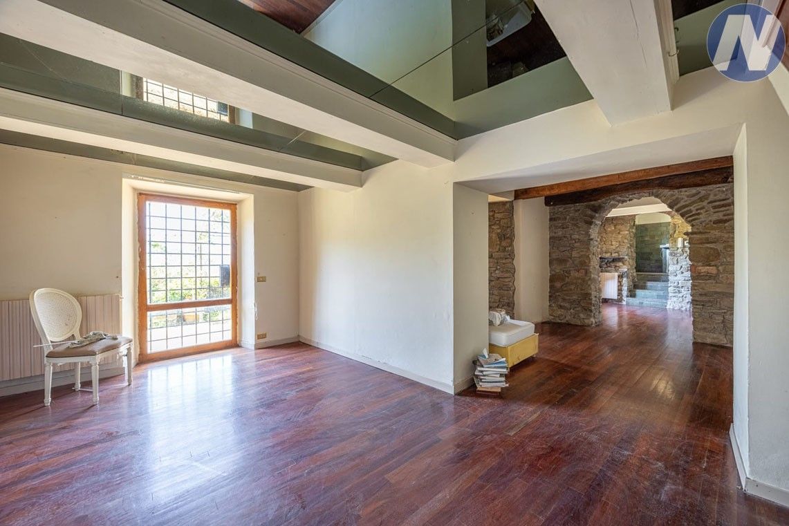 Prodej rodinný dům - 987 66, Zahraničí