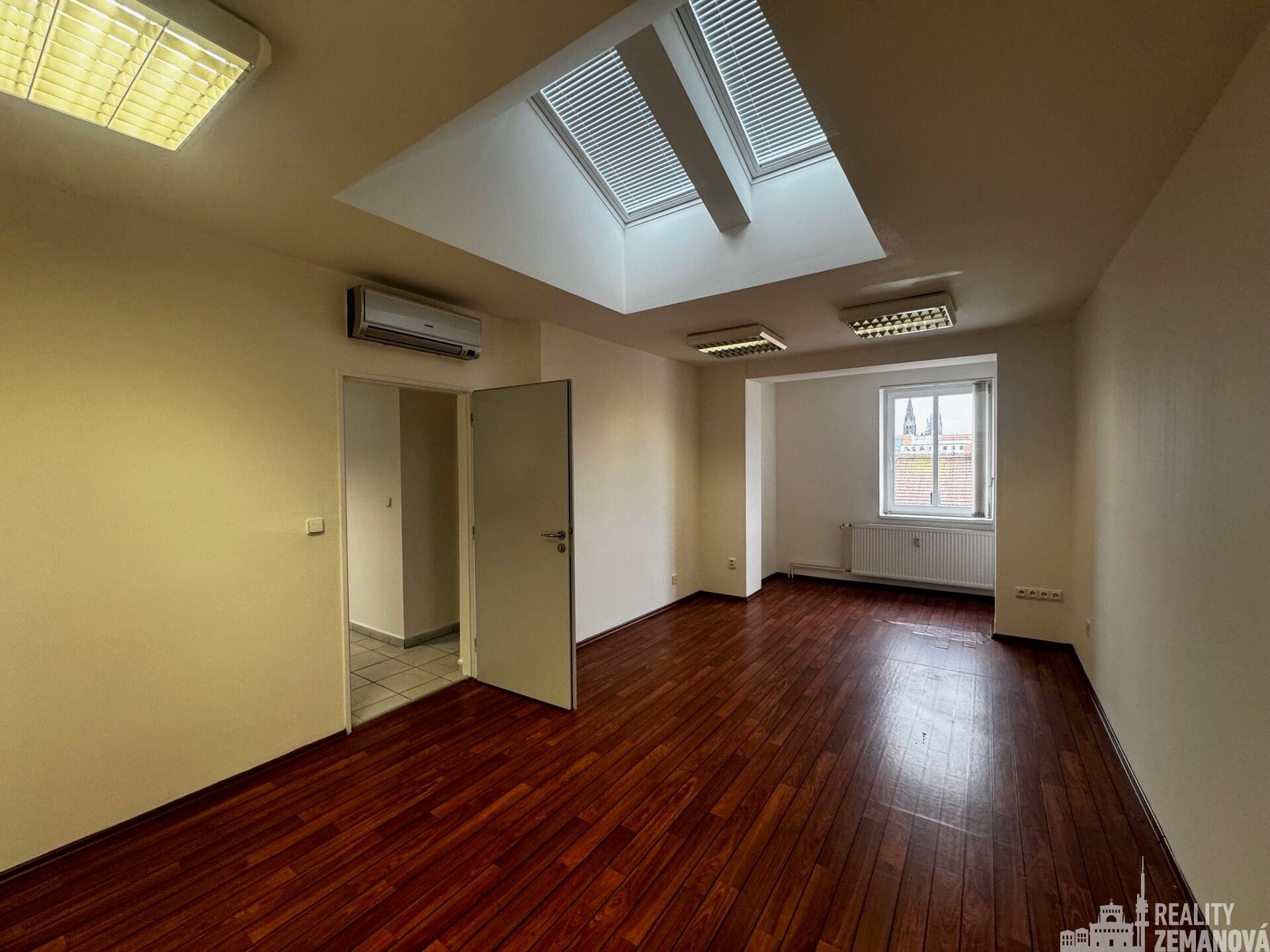 Pronájem kancelář - Lublaňská, Praha, 115 m²