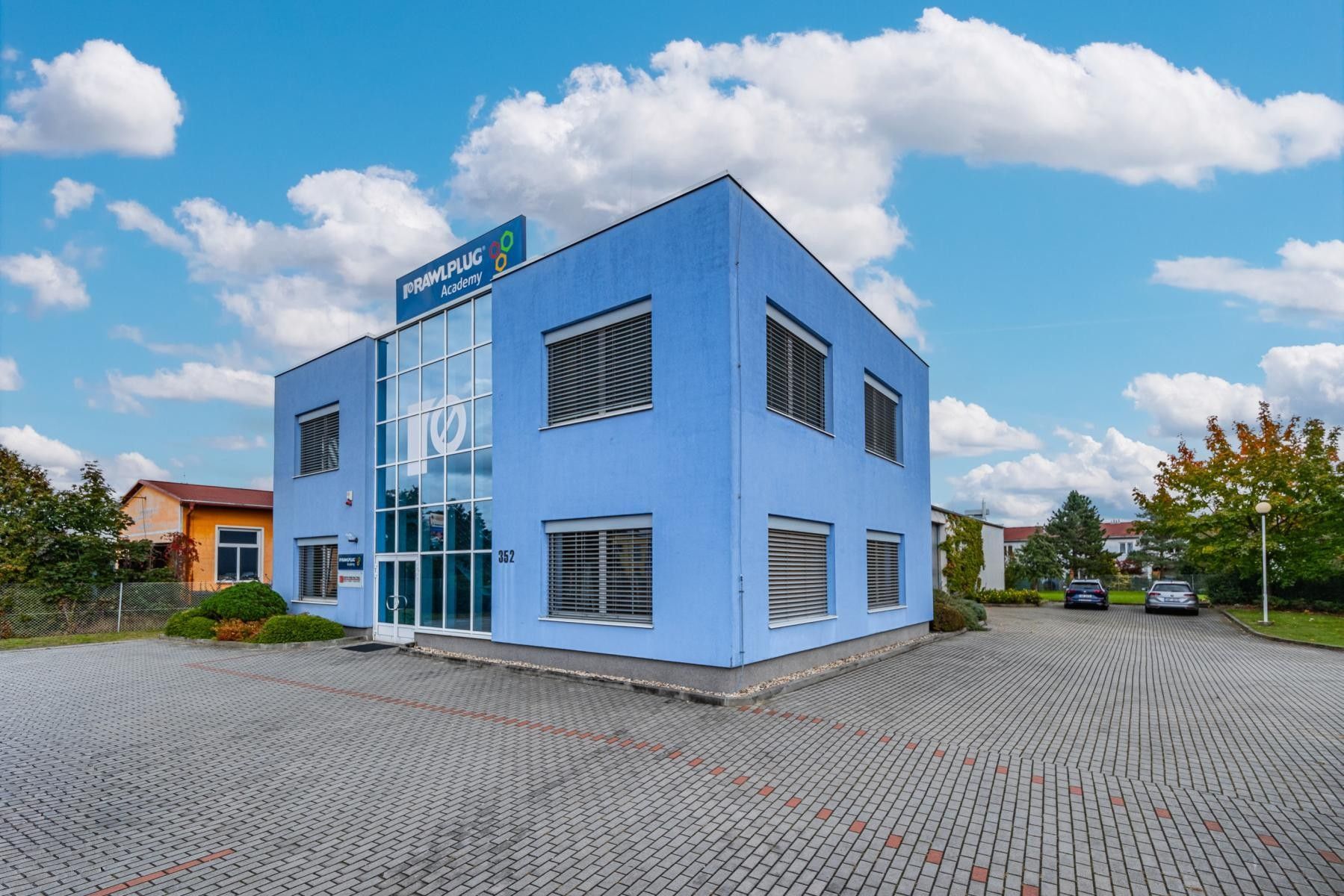 Pronájem kancelář - Vídeňská, Vestec, 69 m²