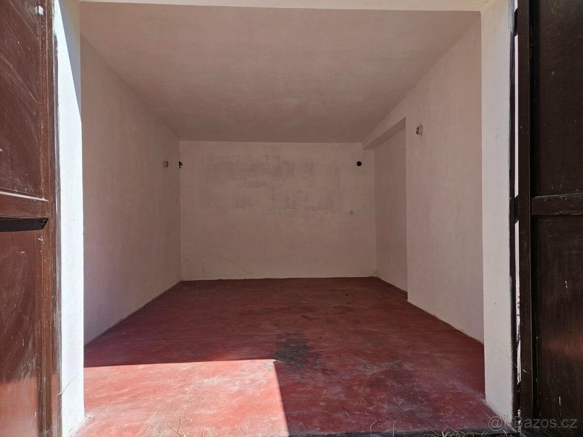 Garáže, Stařeč, 675 22