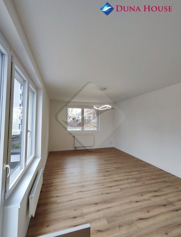 Byt 2+kk · 99 m² · Pod Harfou, Praha - 3