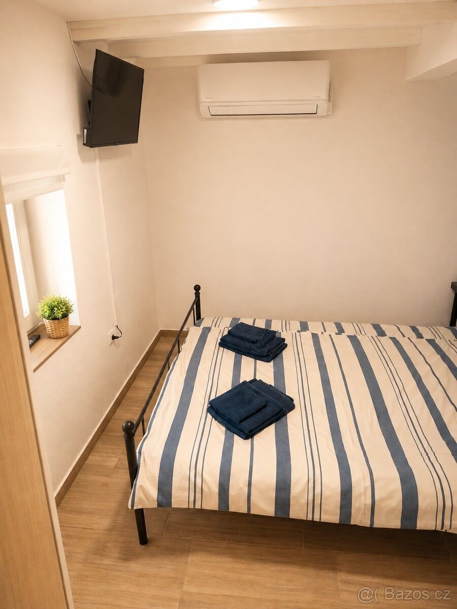 Prodej rodinný dům - 987 66, Zahraničí - 5