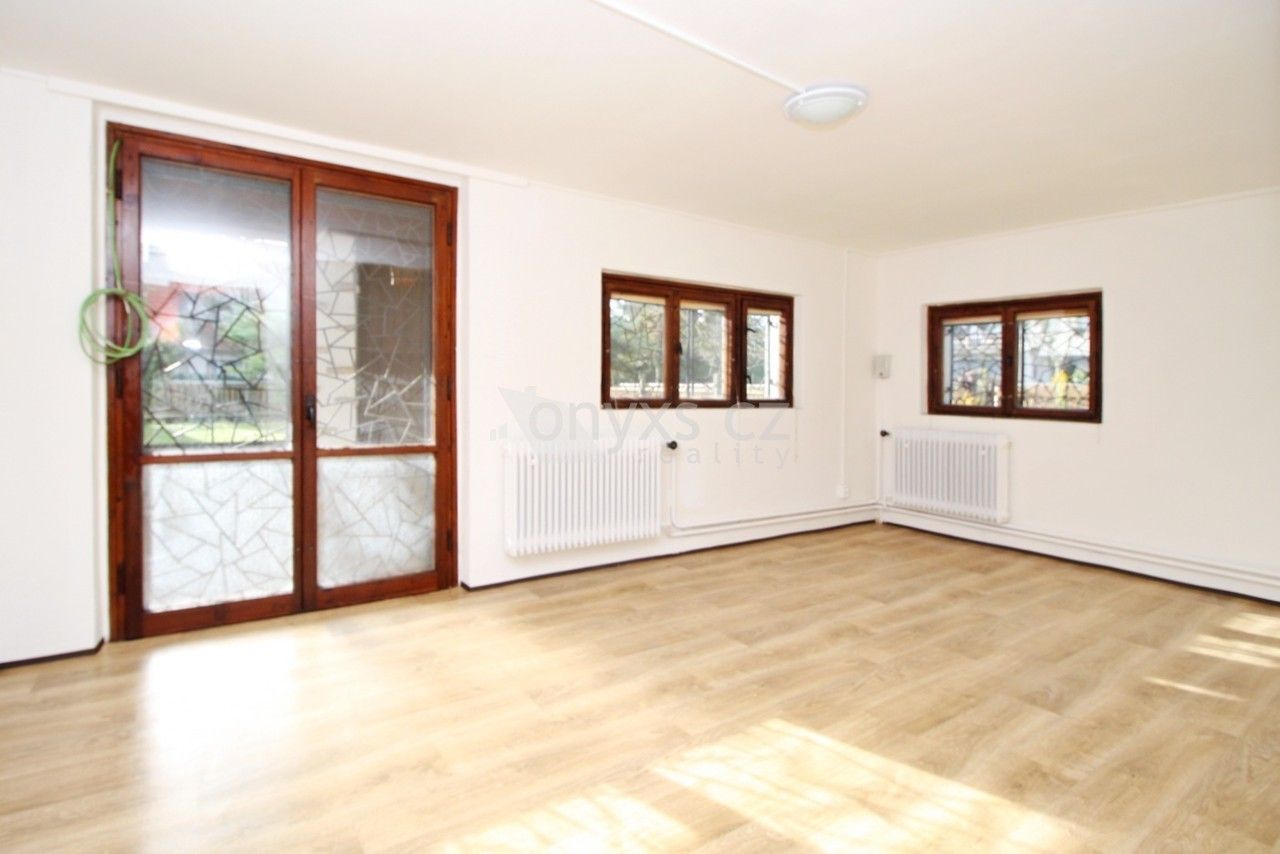 Pronájem chata - Havlíčkova, Šestajovice, 136 m²