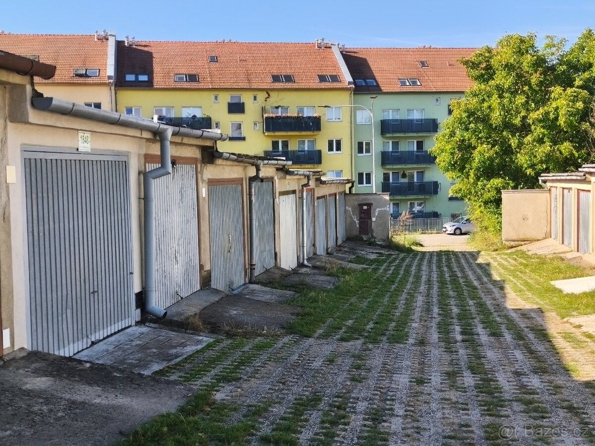 Garáž
