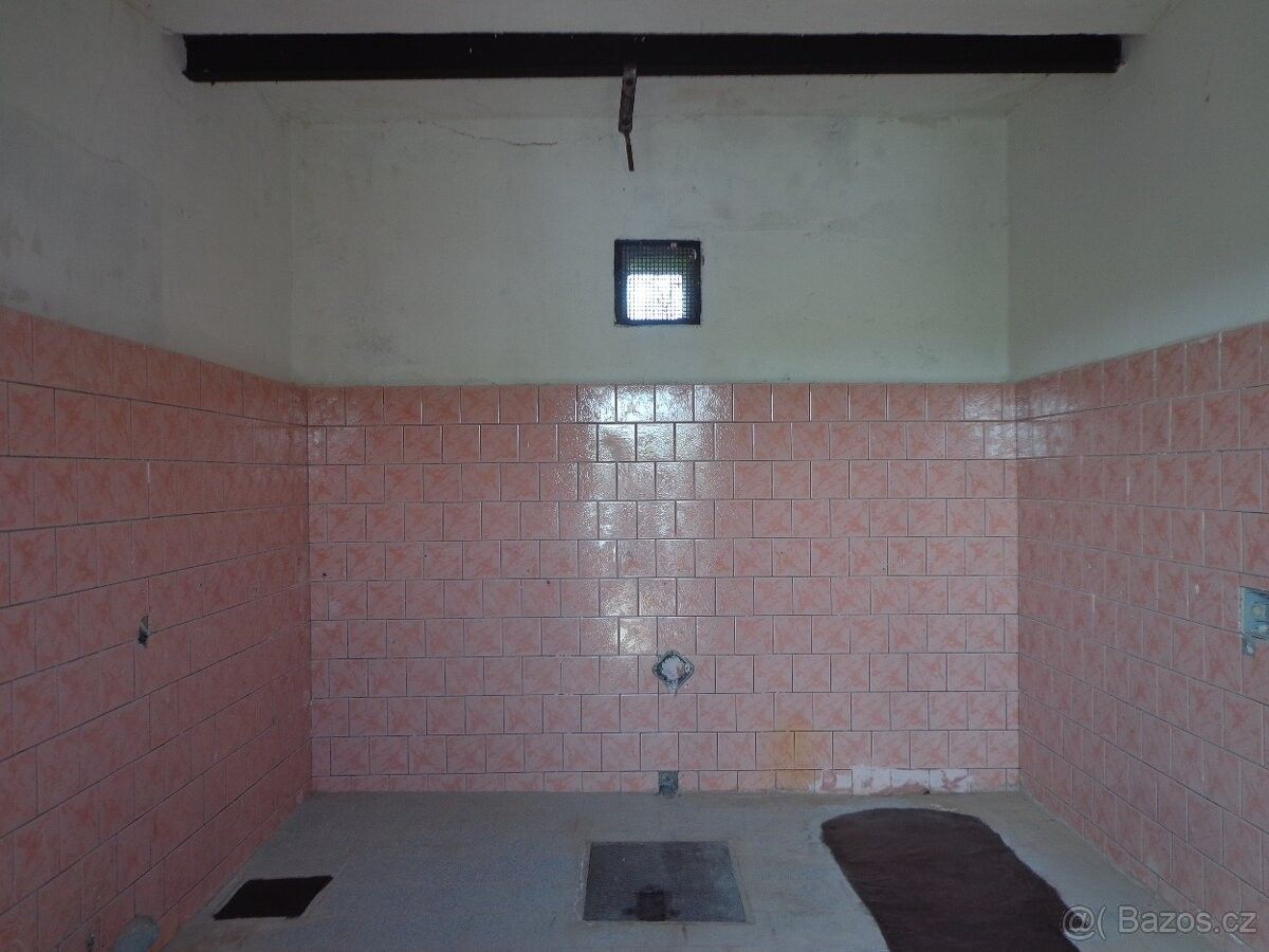 Sklady, Chožov, 439 22