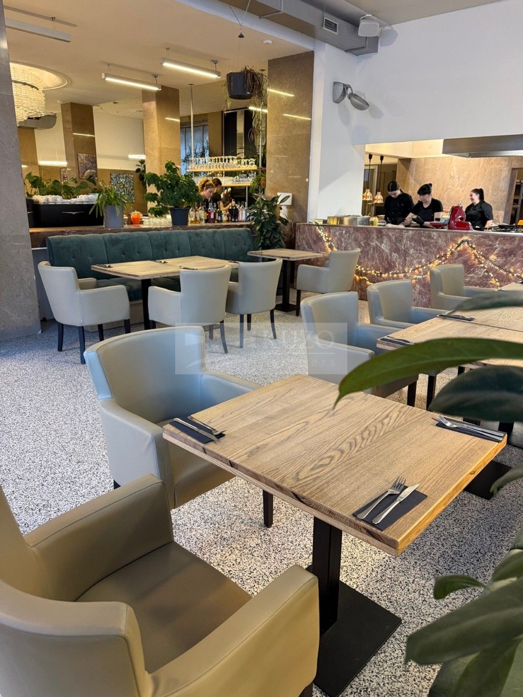 Pronájem restaurace - náměstí Republiky, Pardubice, 350 m²