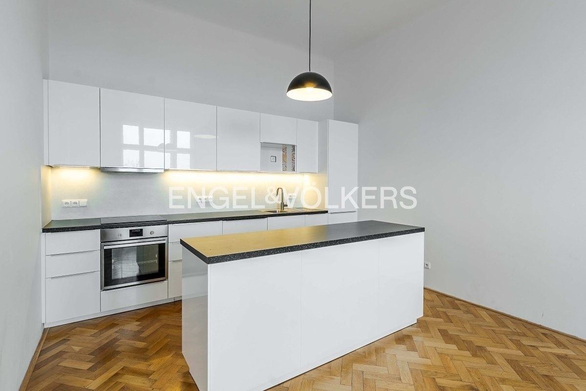 Pronájem byt 4+1 - U Havlíčkových sadů, Praha, 140 m²