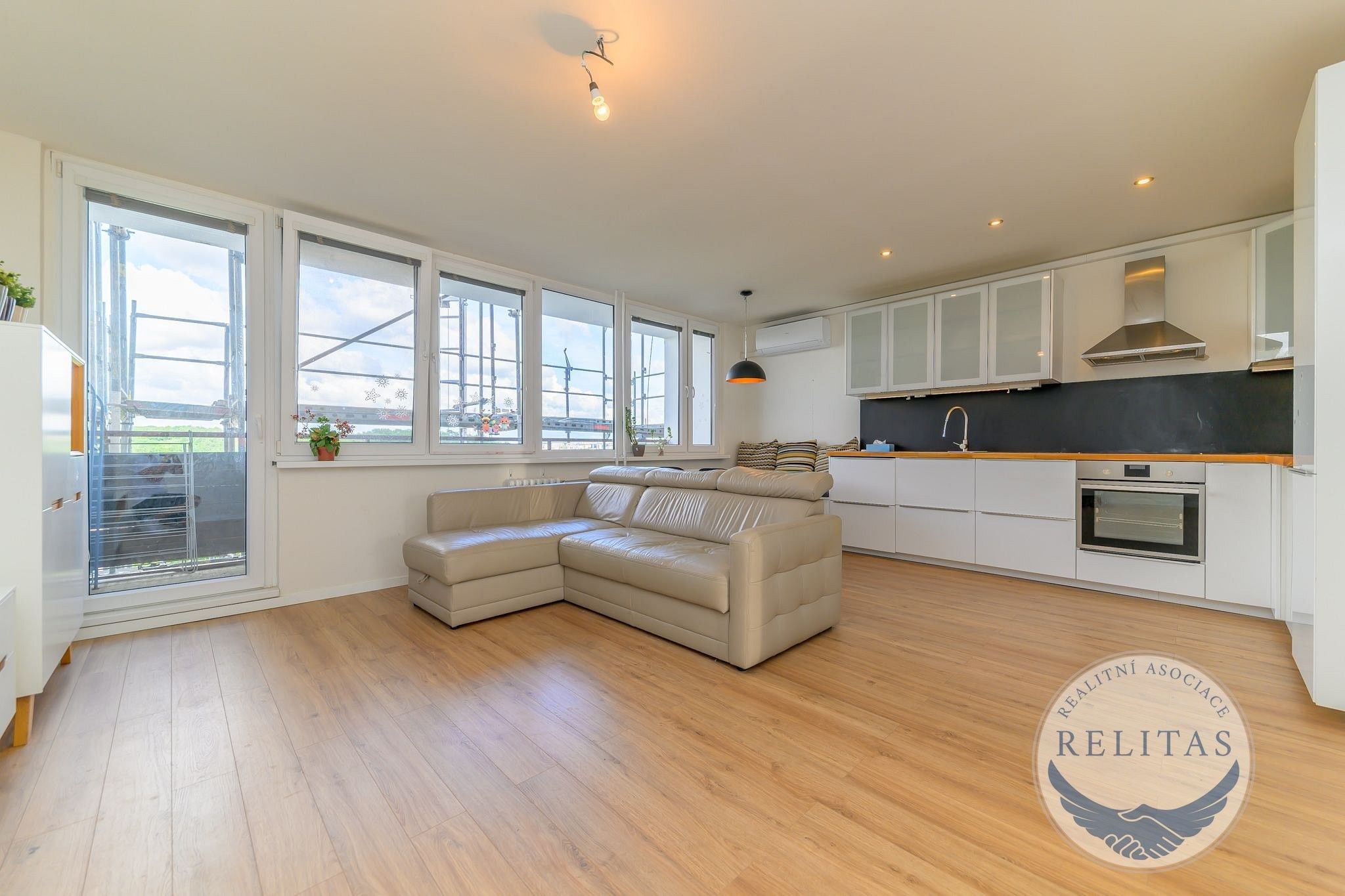 Pronájem byt 3+kk - Družstevní ochoz, Praha, 67 m²