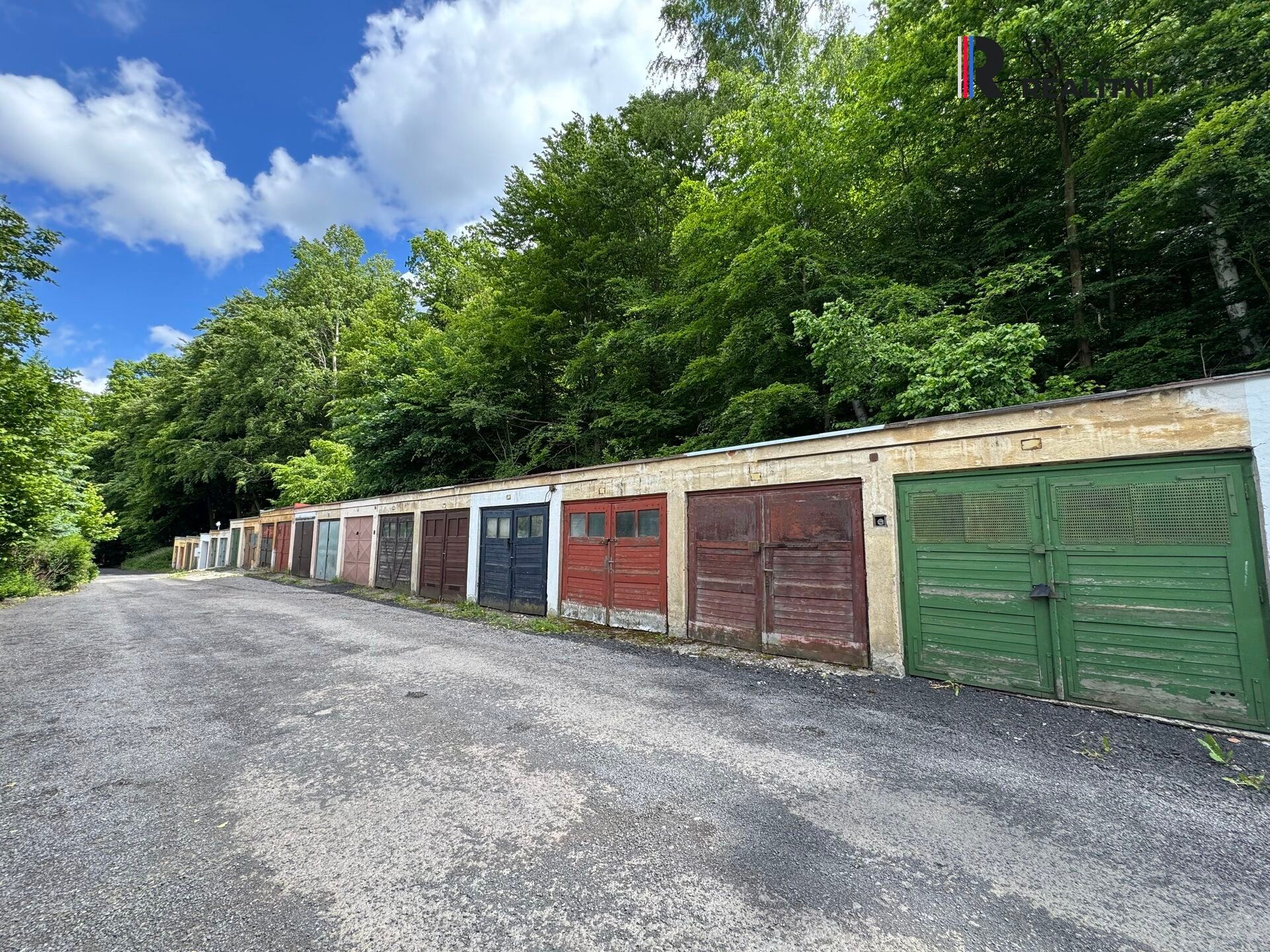 Prodej garáž - Sládkova, Karlovy Vary, 34 m²