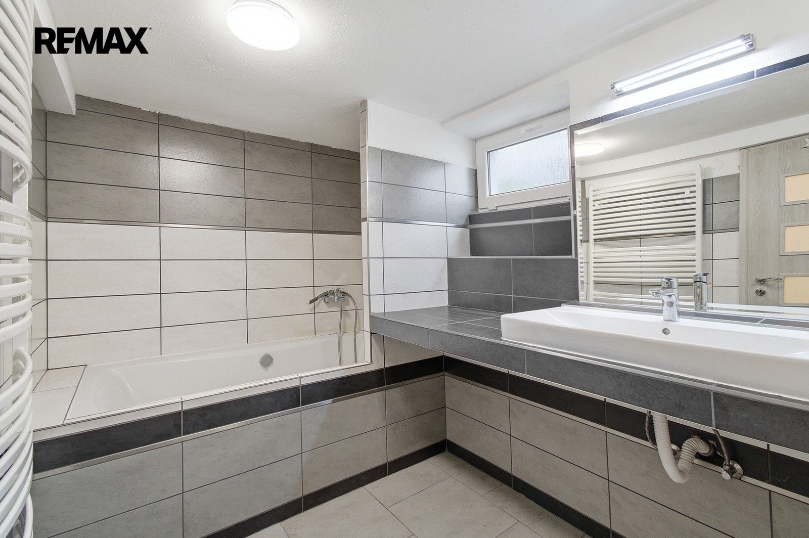 Prodej rodinný dům - Lnáře, 207 m² - 2