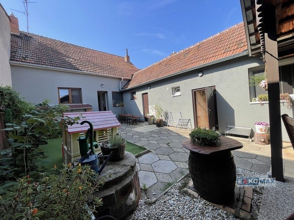 Rodinné domy, Hlavní, Hlohovec, 267 m²