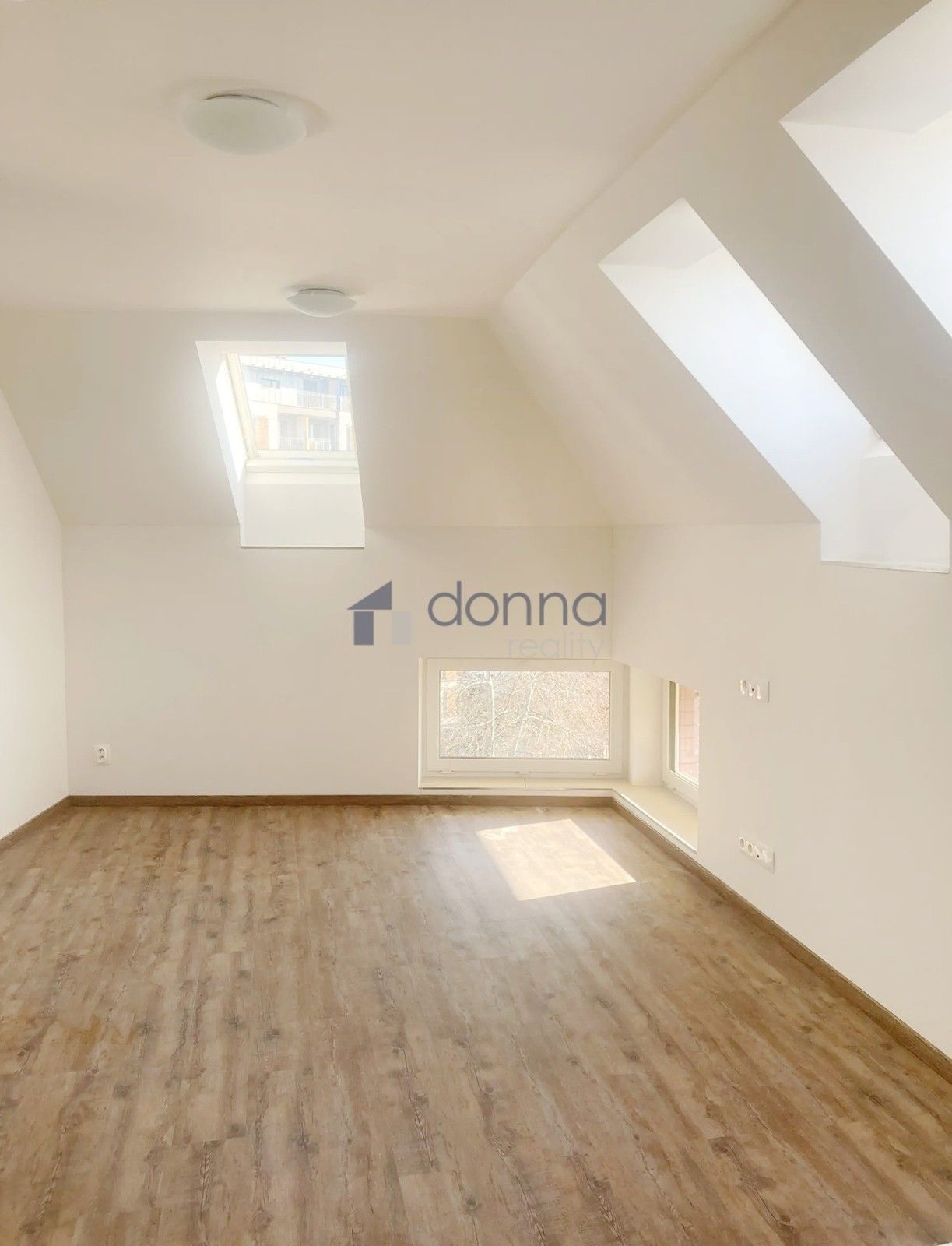 Pronájem byt 3+kk - U Uranie, Praha, 70 m²