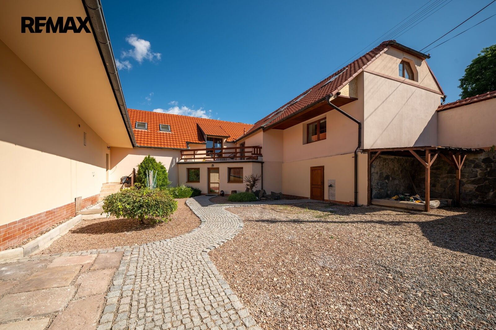 Rodinné domy, Lažany, 550 m² - 1