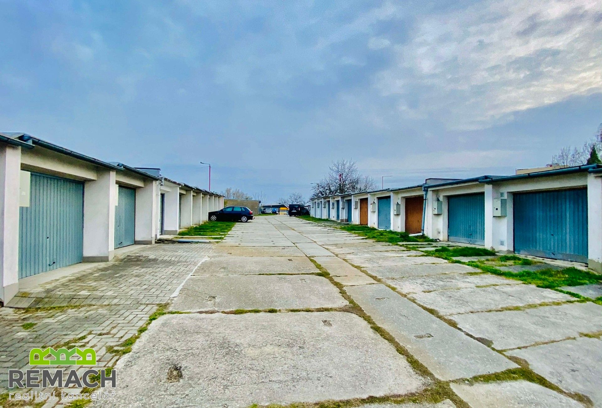 Garáže, Kopánky, Staré Město, 18 m² - 2