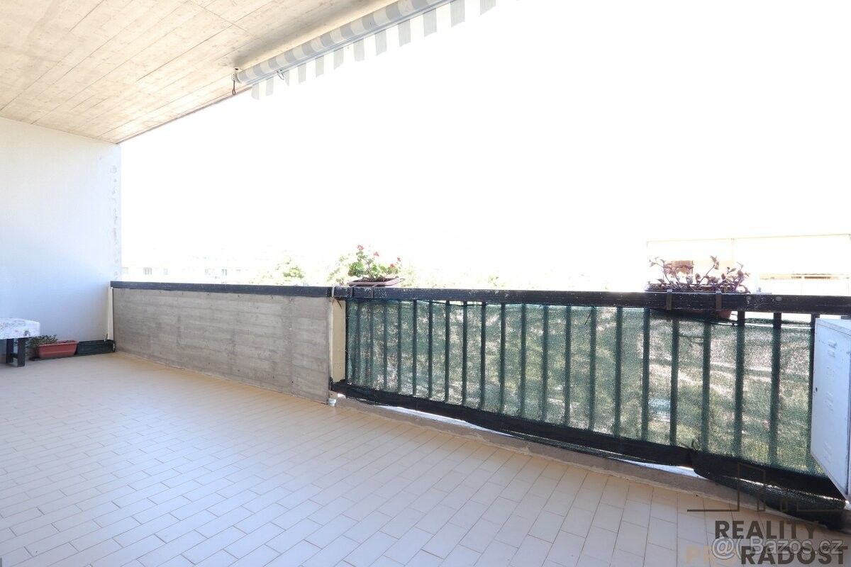 Byty, 987 66, Zahraničí