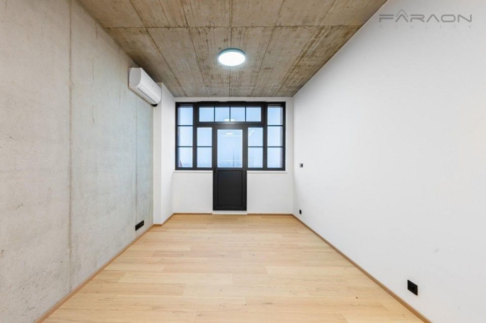 Pronájem byt 1+kk - Kolbenova, Praha, 33 m²