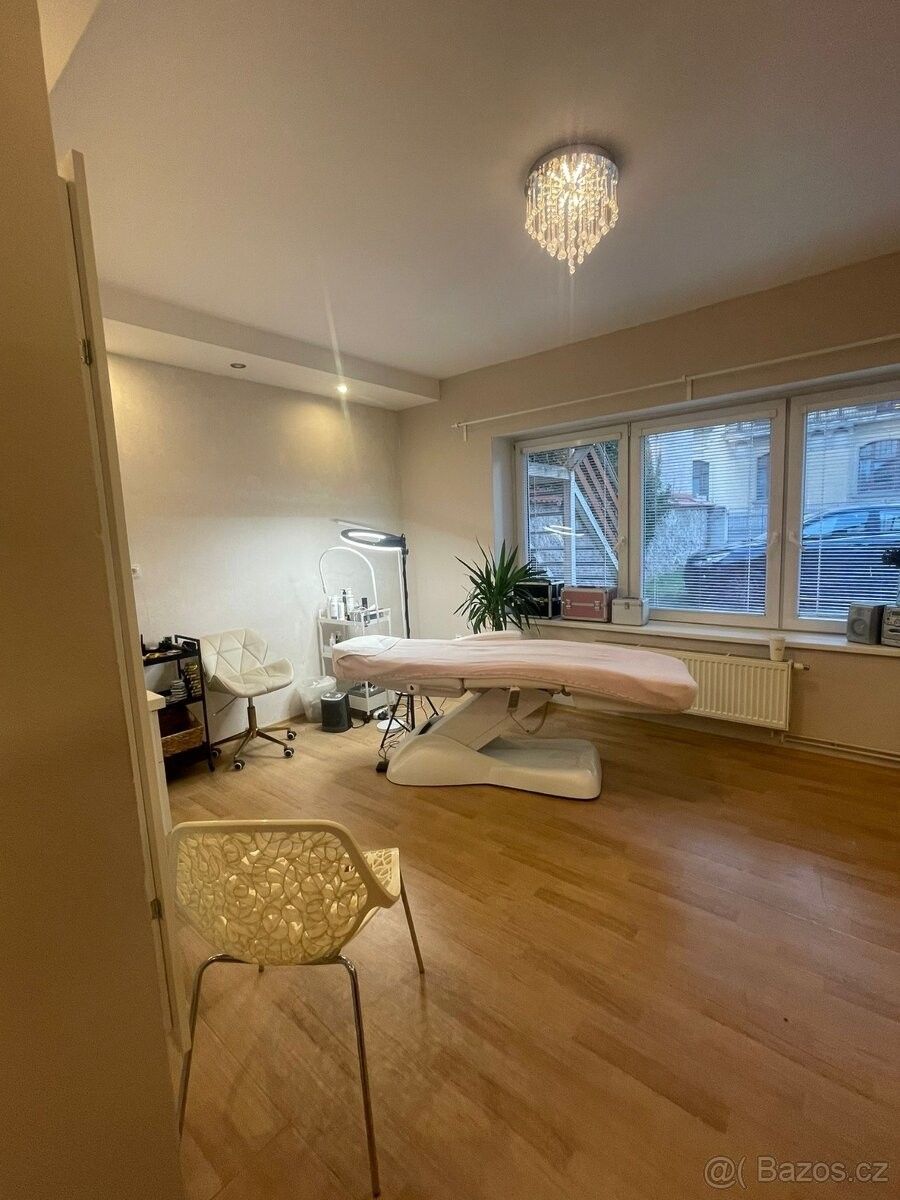 Pronájem obchodní prostory - Adamov, 286 01