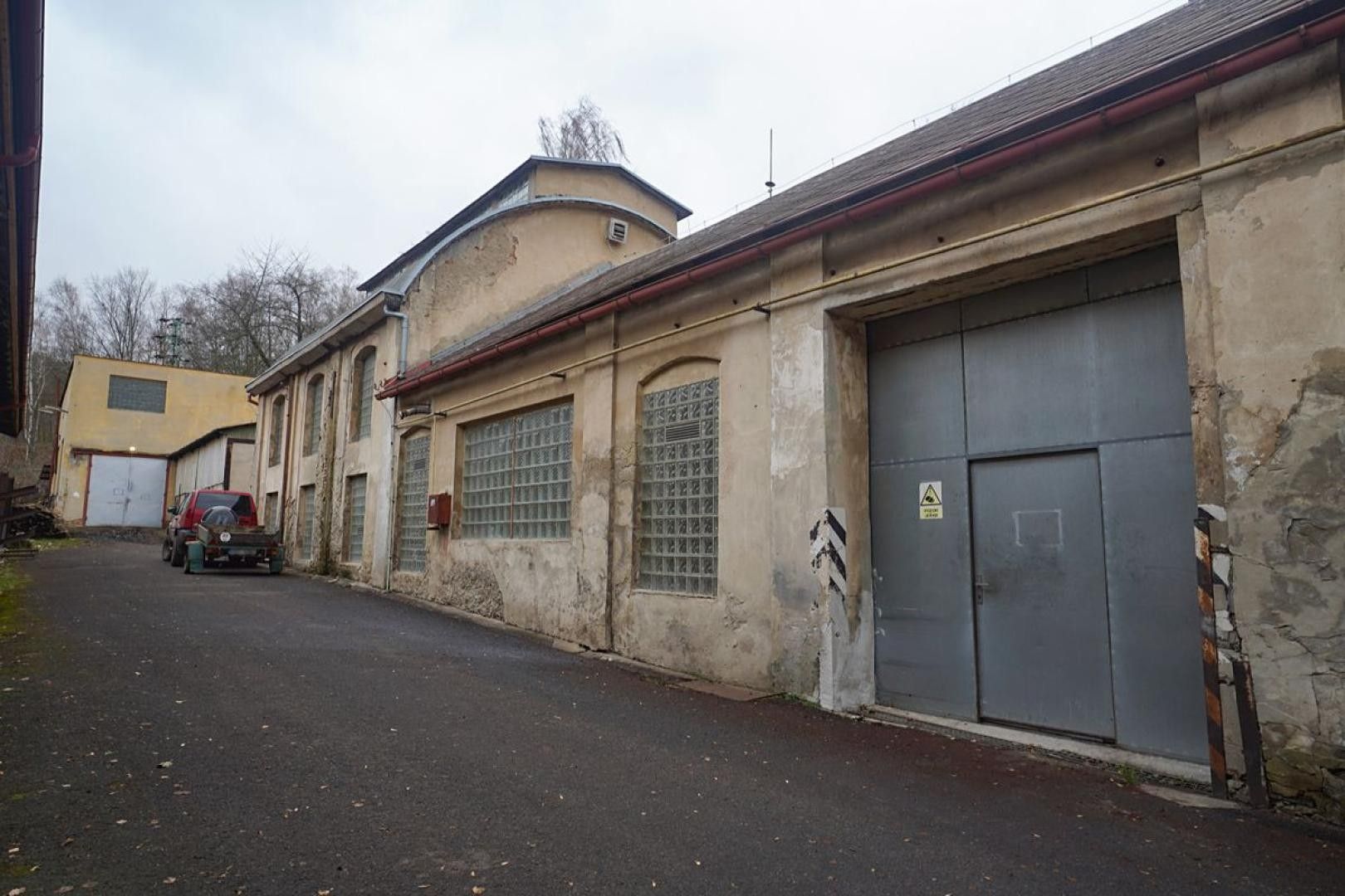 Výrobní prostory, Mlýny, Hrob, 240 m²