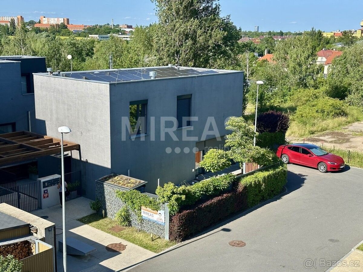 Prodej rodinný dům - Praha, 161 00