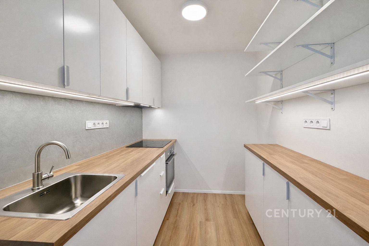 Pronájem byt 1+kk - Werichova 981, Praha, 33 m²