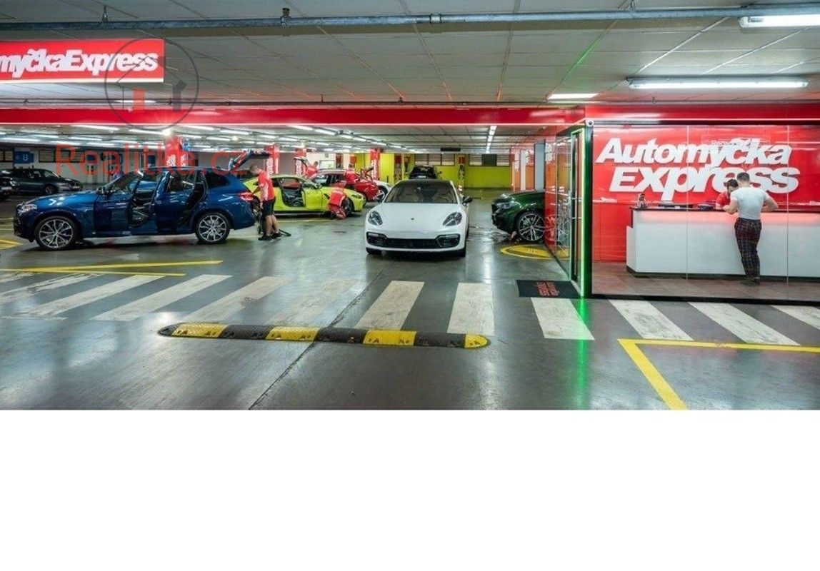 Pronájem obchodní prostory - Kladno, 300 m²