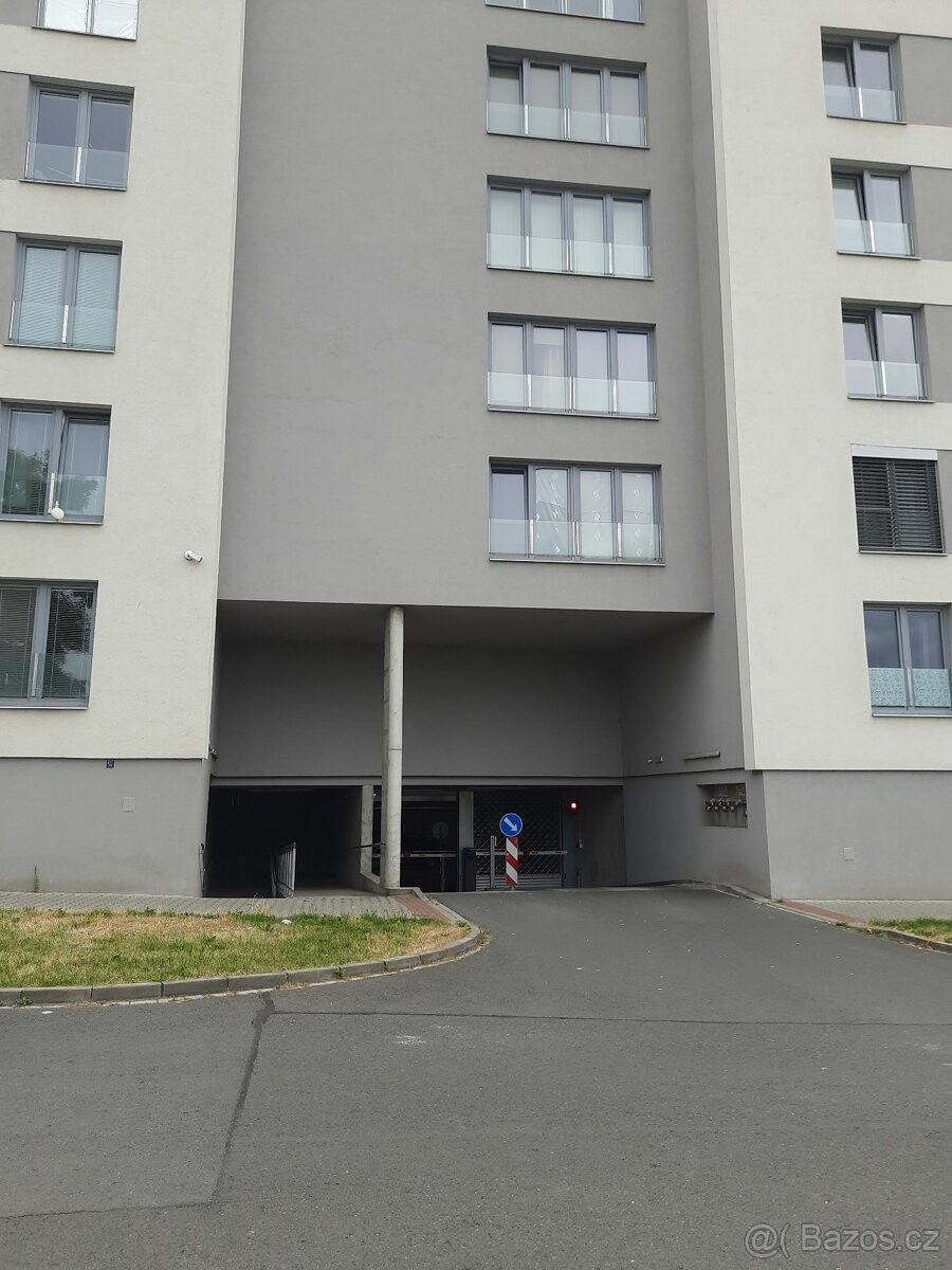 Garáže, Plzeň, 326 00 - 2