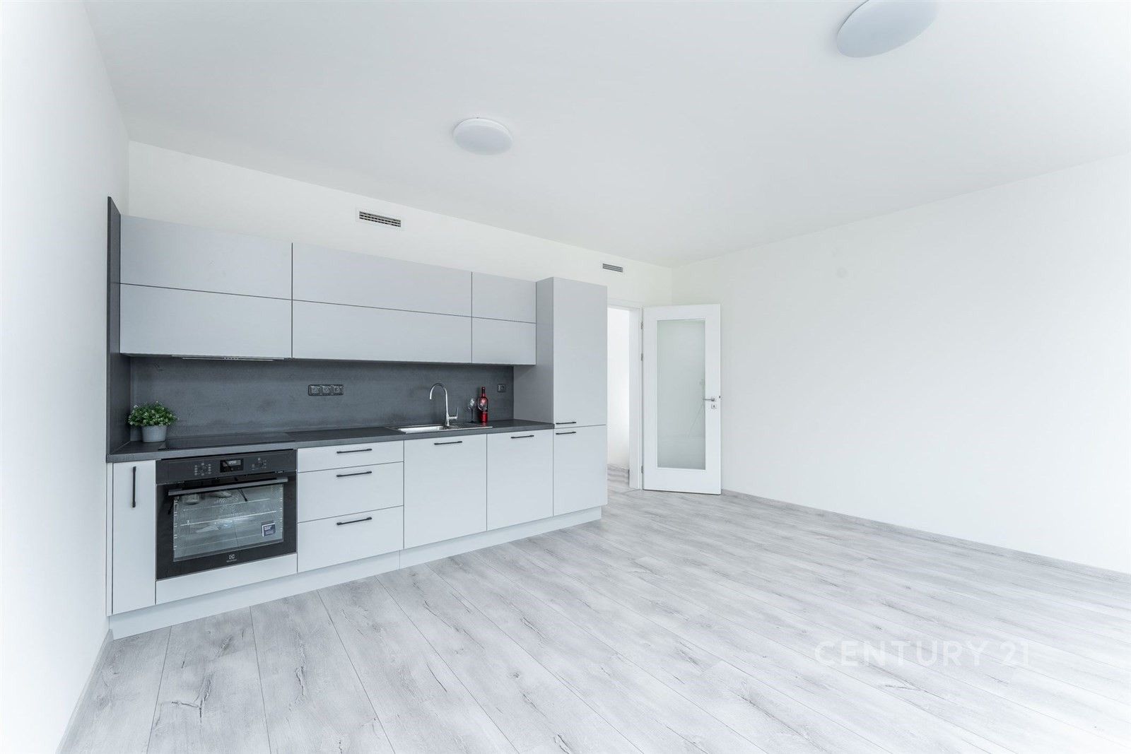 1+kk, Praha Vysočany, 38 m² - 1