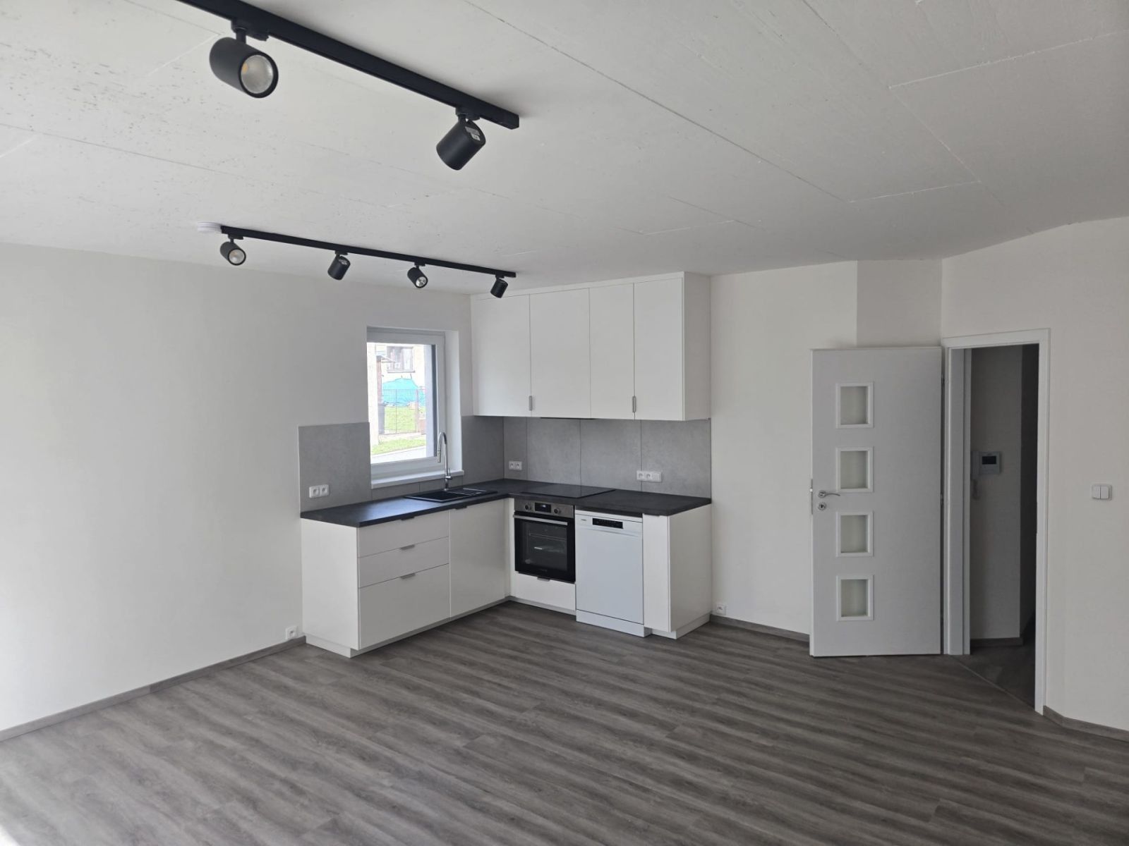 Pronájem byt 3+kk - Šternberská, Divišov - Divišov u Benešova, Středočeský kraj, 82 m² - 5
