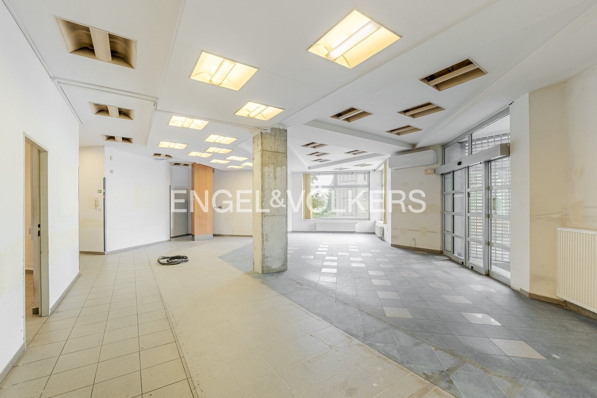 Obchodní prostory · 224 m² · U třešňovky 492, Praha Kobylisy - 3
