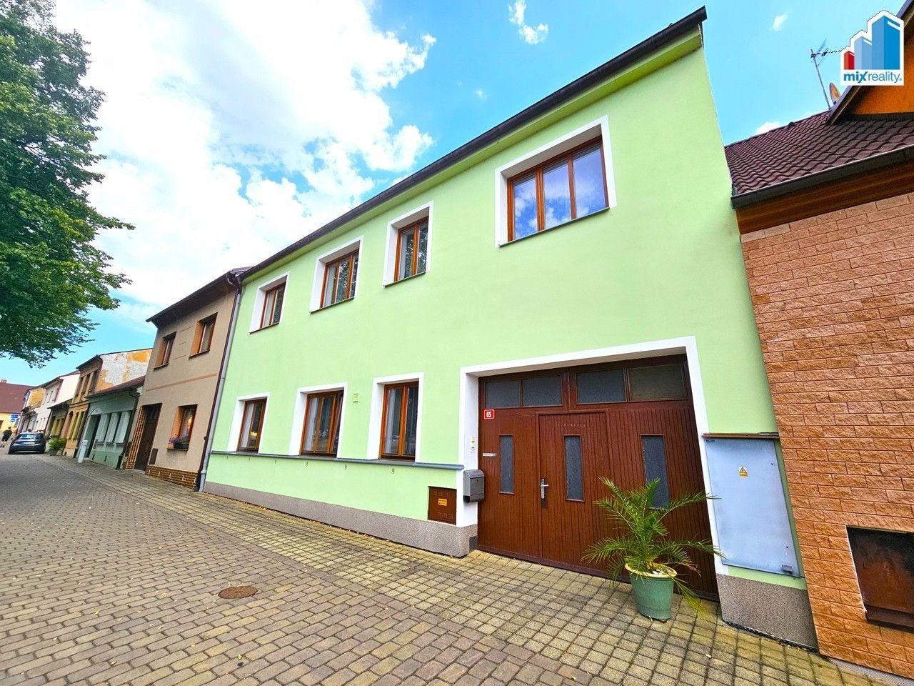 4+1, nám. T. G. Masaryka, Švihov, 120 m² - 1